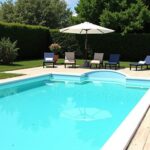 Piscine enterrée, semi-enterrée ou hors-sol : guide complet pour choisir la meilleure option pour votre jardin